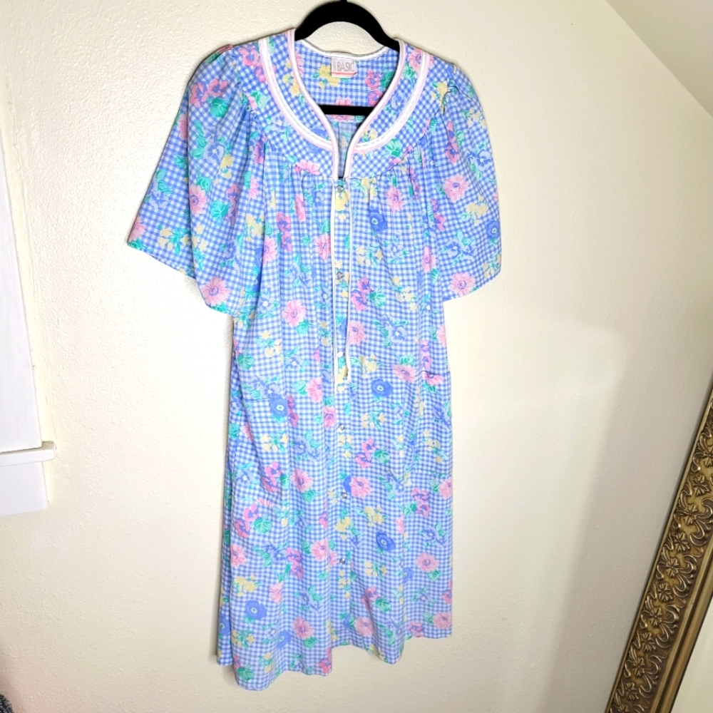 Vintage Floral Robe - Picture 2 of 10